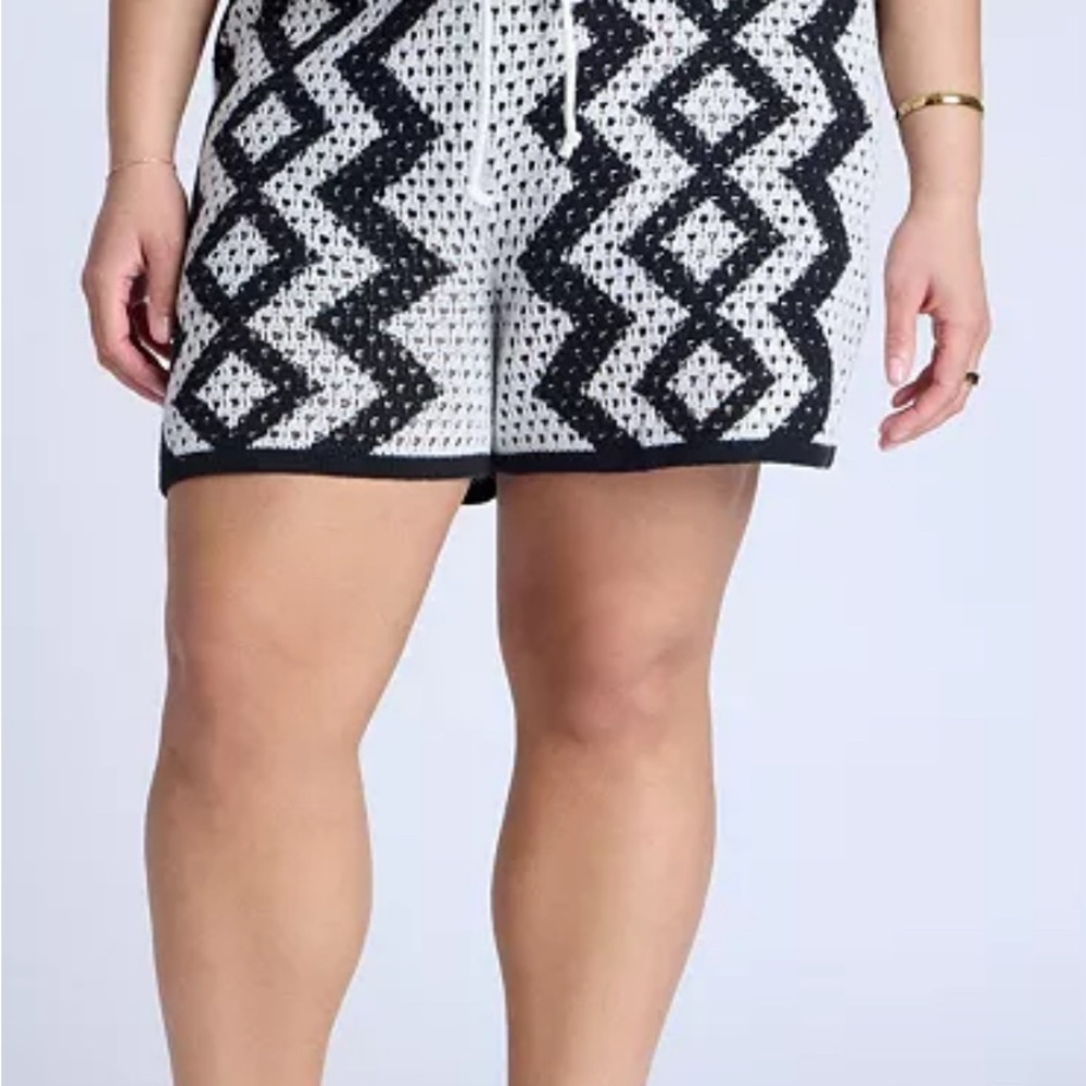 Eloquii Black and White Patterned Women Shorts *****actual size is 22/24***